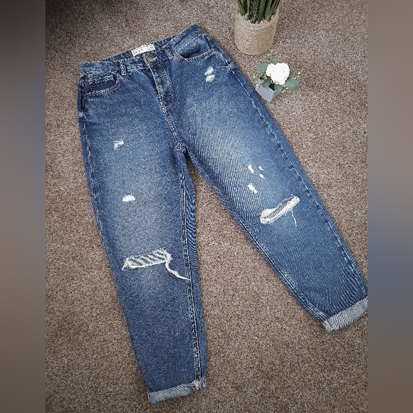 Ripped Mom Jeans - Picture 2 of 5